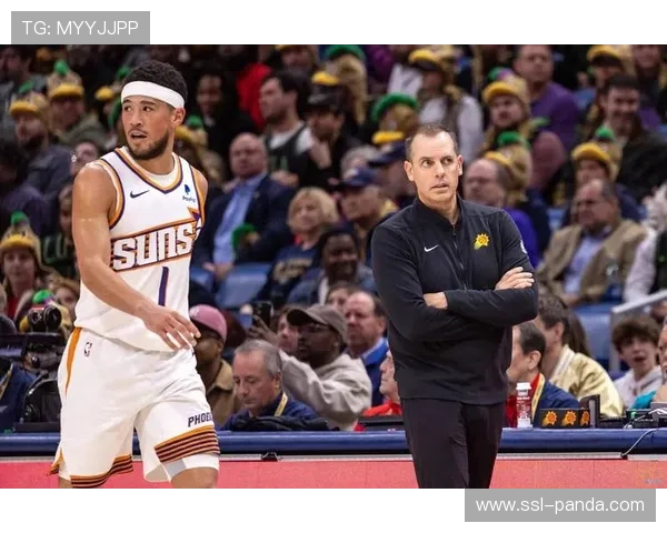 太阳布克脚踝轻微扭伤，预计下一场比赛可以出战