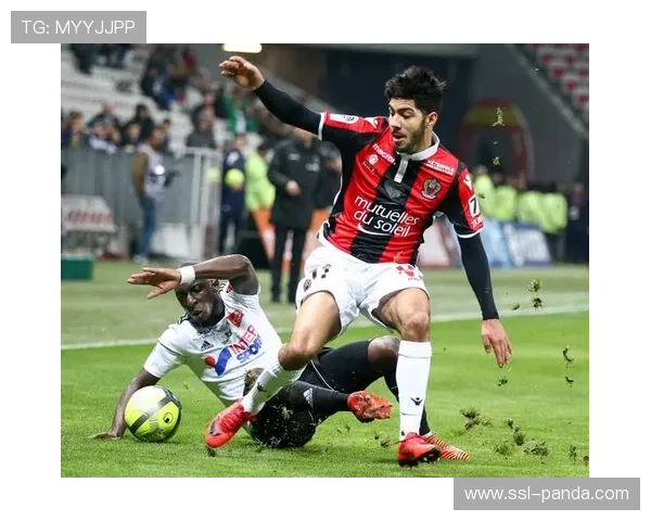 朗斯2-0力克尼斯，团队足球诠释草根逆袭巴黎霸权