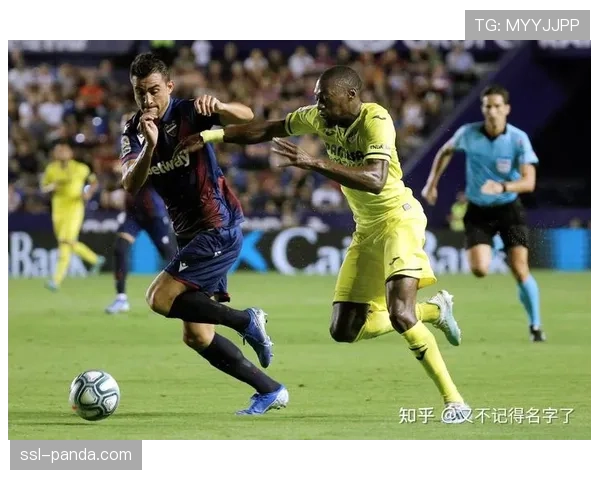 格拉纳达球迷组织因不当行为遭西甲联盟处罚,被禁止客场观赛两场 格拉纳达球迷组织因不当行为遭西甲联盟处罚,被禁止客场观赛两场