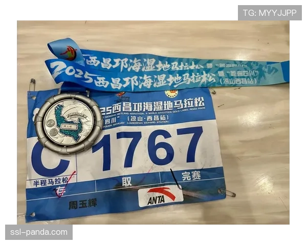 波士顿马拉松现场：降雨低温中，轮椅组选手破赛会纪录